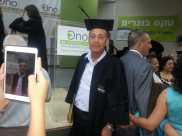 العلم لا يعرف الحدود - السيد عادل زبدة يحصل على درجة البكالوريوس في الحقوق